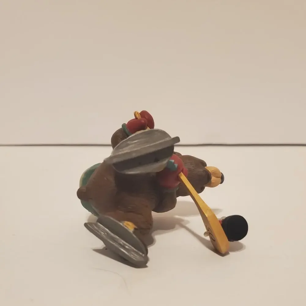 HALLMARK HOCKEY THRILLS NICK AND CHRISTOPHER ORNAMENT 2005